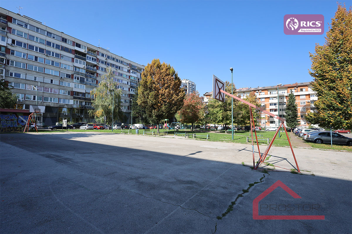 29-Park-i-djecije-igraliste-sl1