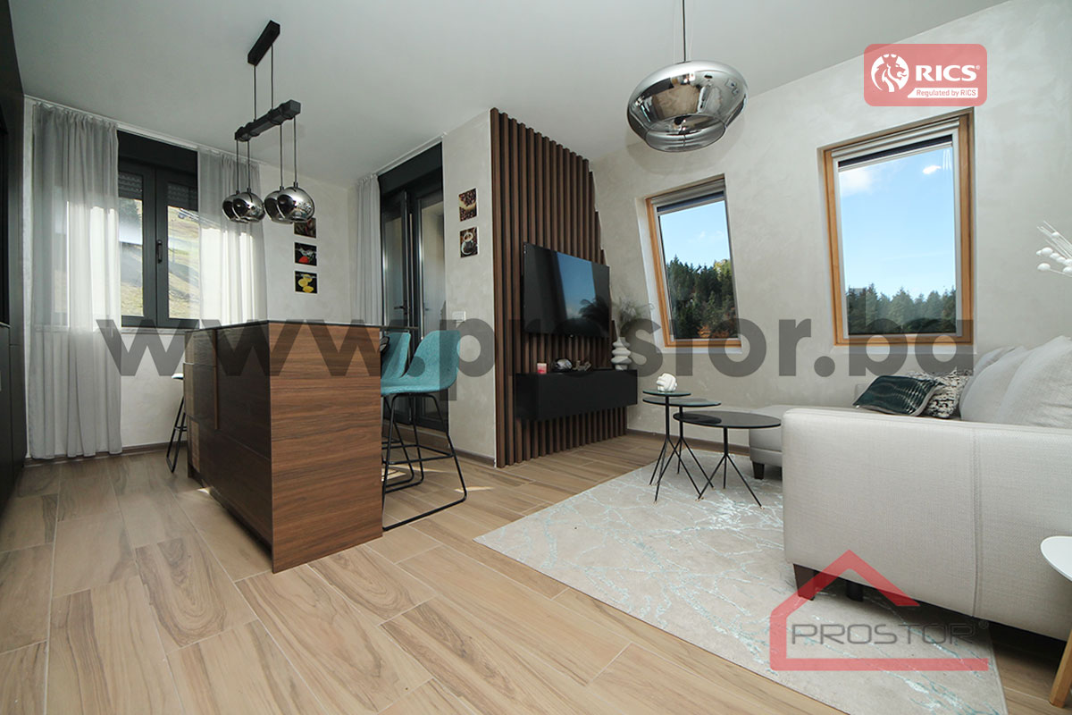 7 Dnevni boravak i trpezarija