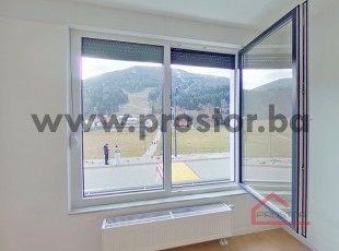 AKCIJA: Vrhunski dvosoban apartman 42m2 sa otvorenim pogledom prema stazama, Bjelašnica. Cijena: 118.245 KM s PDV-om! UKNJIŽENO! ***Virtualna šetnja***