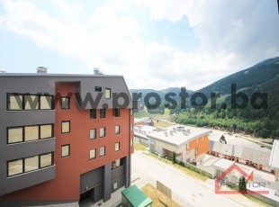 NOVOGRADNJA BJELAŠNICA! Izrazito komforan trosoban apartman trostrane orijenatcije u zgradi vrhunske kvalitete. UKNJIŽENO!