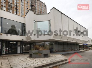 Poslovno-kancelarijski prostor sa terasom (stvarne površine 468 m2) smješten na atraktivnoj lokaciji uz glavnu gradsku saobraćajnicu, Pofalići, Novo Sarajevo