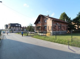 Kuća bruto kvadrature cca. 360m2 na atraktivnoj lokaciji sa dvorištem i velikim potencijalom na parceli površine 955m2, Sokolović Kolonija, Ilidža