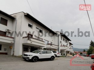 Namještena moderna kuća sa baštom i garažom, Koševo