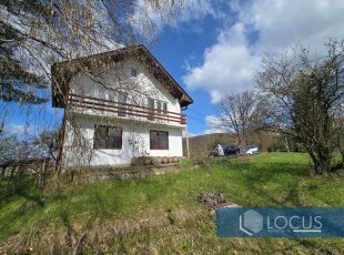 Registered house with ground floor and one upper floor, situated on a sunny and spacious plot with good access and open views, with a total area of 4,735 m², located in the Rakovica settlement, Ilidža Municipality