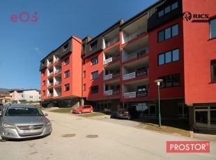 Three-room apartment with three sided orientation with loggia and garden in newly built building.