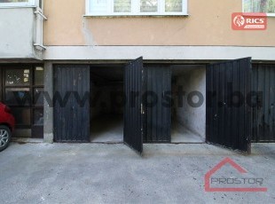 Garage 24 sq.m. in a residential building, Pejton - FOR SALE
