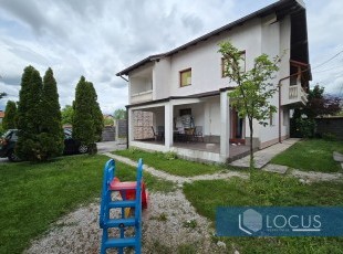 Quality-built registered house with 1 floor on a plot of 366m2 in an accessible location, Stup settlement, Ilidža Municipality