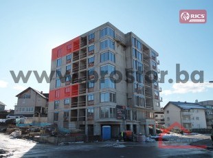 NOVOGRADNJA LOTUS 24, NEDŽARIĆI! Prekrasan trosobni stan od 54,82m2 sa balkonom i otvorenim pogledom u modernoj stambeno-poslovnoj zgradi na atraktivnoj lokaciji – savršen izbor za vaš novi dom!