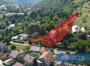 Useljiva i uknjižena kuća na osunčanoj parceli uknjižene površine 6.752m2, smještena na pristupačnoj lokaciji u mirnom i prirodnom okruženju, Donja Vogošća