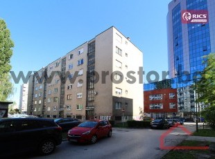 Dvoiposoban stan sa lođom u neposrednoj blizini Capital Towera, ulica Džemala Bijedića, naselje Čengić Vila
