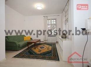 Polunamještena ili namještena šestosobna kuća sa parking prostorima i privatnom baštom na atraktivnoj lokaciji, Gornji Kovačići