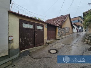 Two registered houses in original condition with a garage and a yard on a registered plot of 269m2 in an attractive location in the Mejtaš settlement, Center