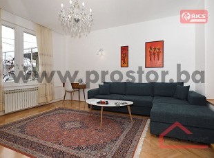 Nicely Furnished Two-Bedroom Apartment in a Private House with Private Parking, Stari Grad