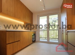 Moderan namješten trosoban stan sa dva balkona u blizini Baščaršije, ul. Safvet bega Bašagića