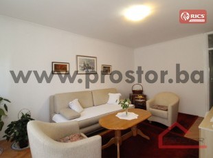 Komforan dvosoban stan na prvom spratu sa balkonom i hobi sobom, ul. Andreja Andrejevića, Aerodromsko naselje