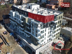 NOVOGRADNJA ALTIUM, Centar. Luksuzan četverosoban penthouse od 102 m2 sa prostranom terasom, dvostranom orijentacijom i otvorenim pogledom, u novom stambenom objektu vrhunske kvalitete! USELJENJE do decembra 2026!