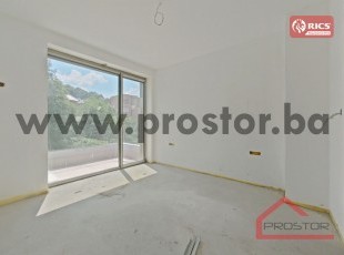 NOVOGRADNJA ALTIUM, Centar. Jedinstvena prilika – trosoban stan od 65 m2 s dvije terase, istočne orijentacije u novom stambenom objektu vrhunske kvalitete – USELJENJE do decembra 2026! JEDINI DOSTUPAN!