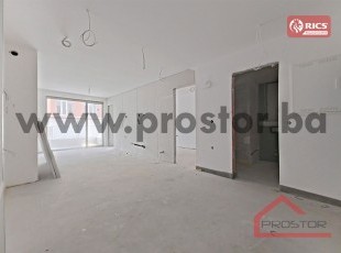 NOVOGRADNJA ALTIUM, CENTAR. Dvosoban stan od 50 m2 sa balkonom, odlične spratnosti i istočne orijentacije – JEDINI DOSTUPAN STAN! Useljenje decembar 2026.