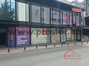 Višenamjenski poslovni prostor u prizemlju sa staklenim portalima u samom centru Sarajeva, ul. Dalmatinska