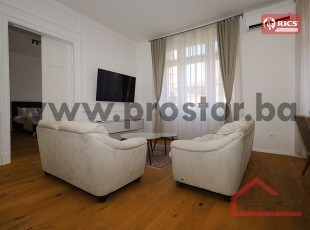 Moderno namješten trosoban stan preko puta Ekonomskog fakulteta u samom centru Sarajeva