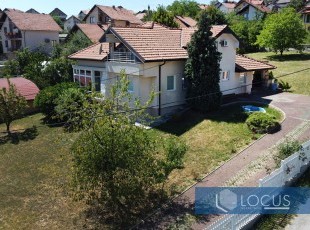 Kvalitetno građena i moderno uređena kuća sa prostranim dvorištem na parceli uknjižene površine 1806m2 u naselju Blagovac, Općina Vogošća