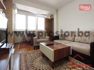 Namješten renoviran trosoban stan na Grbavici, ul. Aleja lipa