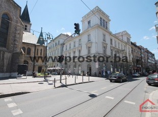 Odlična prilika za investitore! Prostran trosoban stan preko puta Katedrale, Stari Grad - PRODANO!