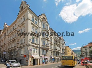 Spacious and renovated 3BDR apartment in the close vicinity of 