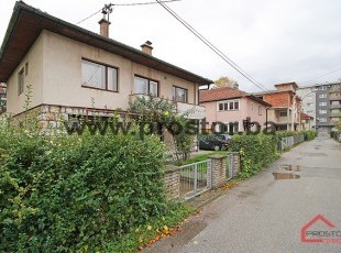  Familiy house and sunny yard on the landplot 600sqm, in ann attactive location, settlement Pejton, municipality Ilidza - SOLD!